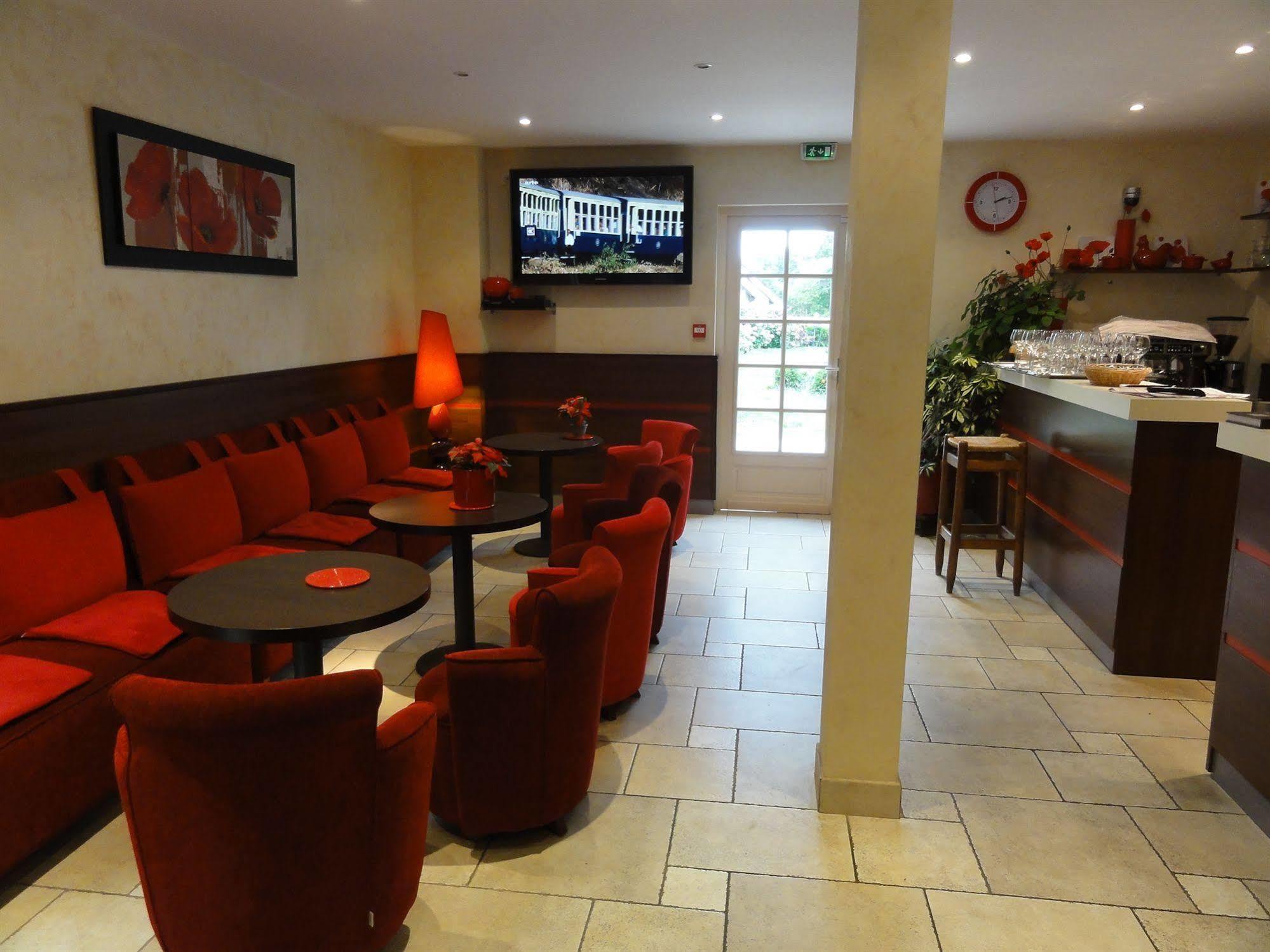 Hôtel Restaurant Les Coquelicots, The Originals Relais (Inter-Hotel) Saint-Pardoux-l'Ortigier Restaurante foto